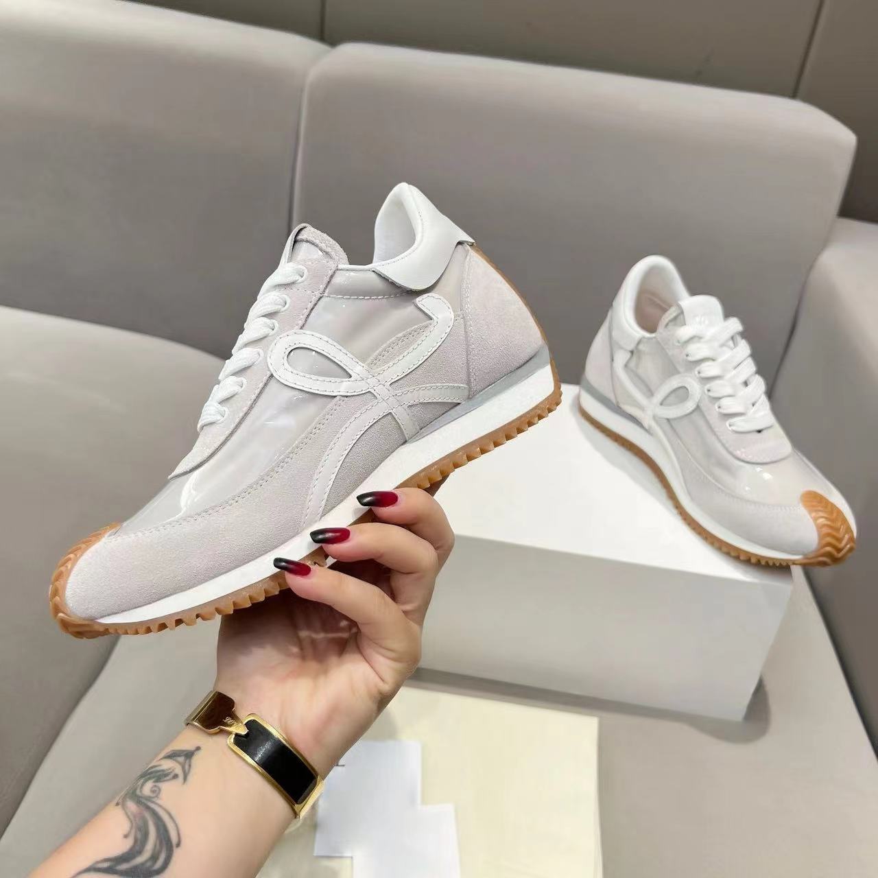 詳細な写真と価格については私に連絡してください