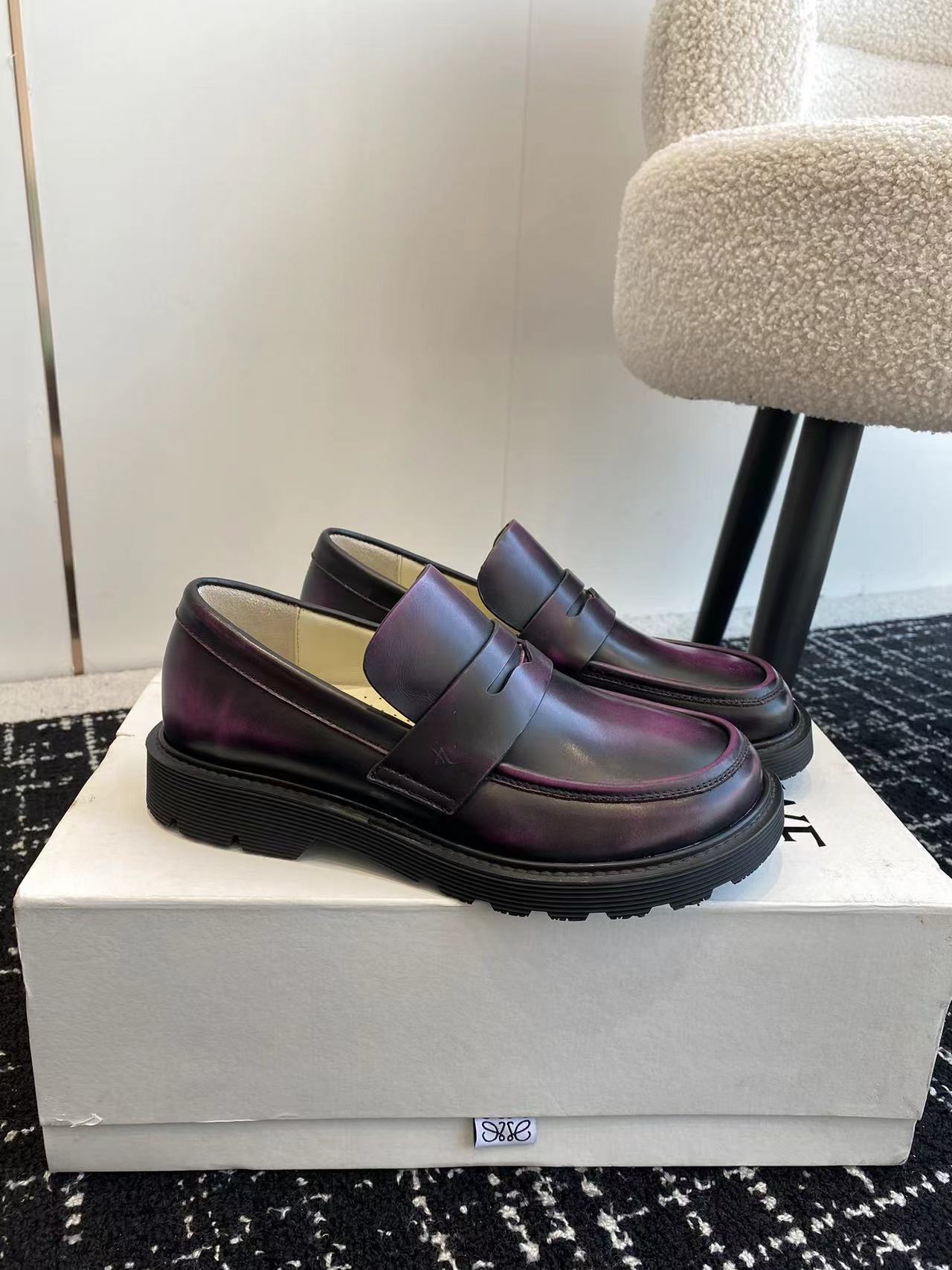 詳細な写真と価格については私に連絡してください