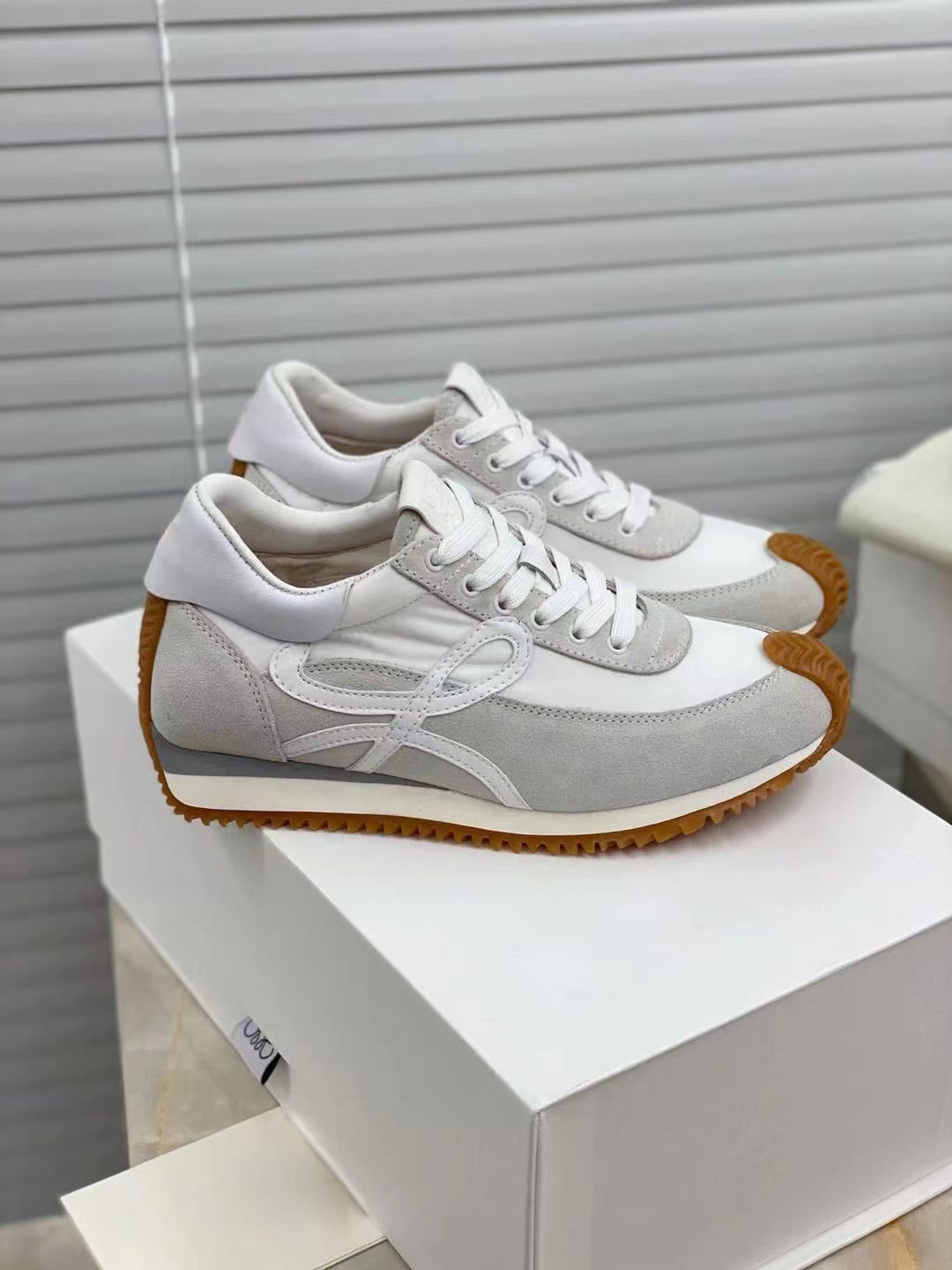 詳細な写真と価格については私に連絡してください