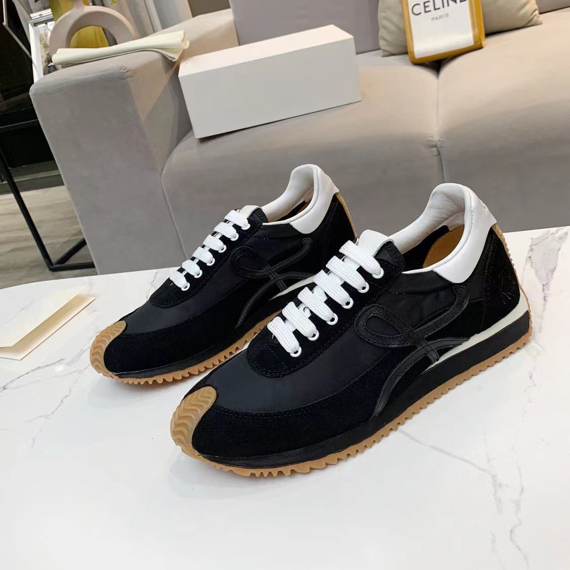 詳細な写真と価格については私に連絡してください