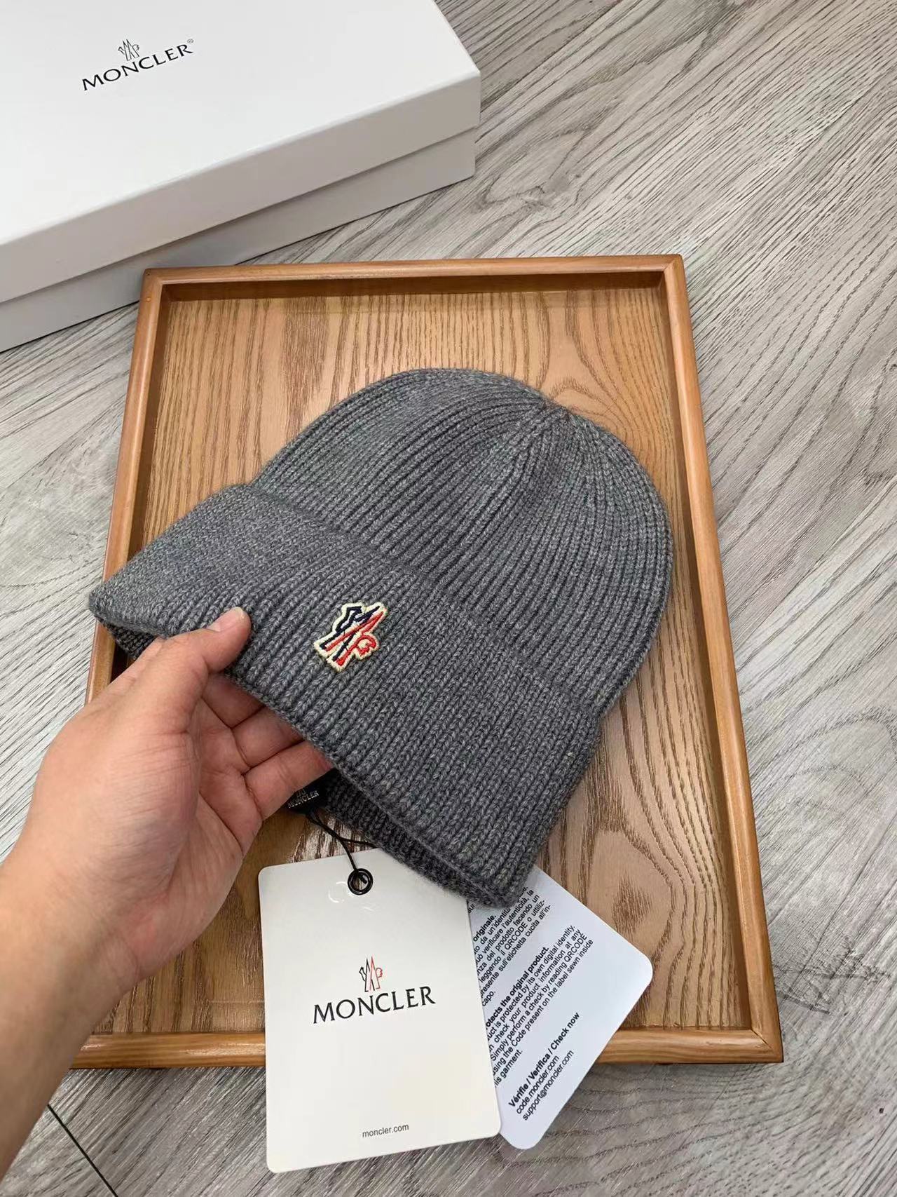 詳細な写真と価格については私に連絡してください。