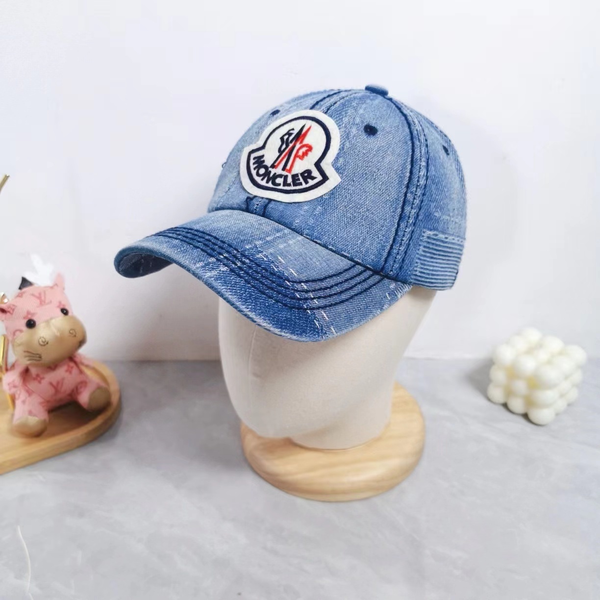 詳細な写真と価格については私に連絡してください。