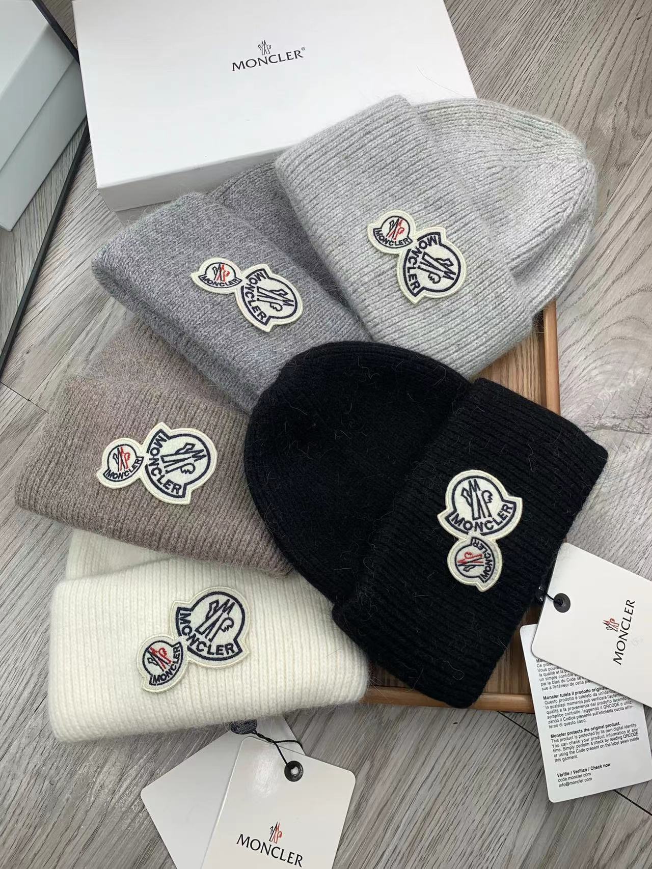 詳細な写真と価格については私に連絡してください。