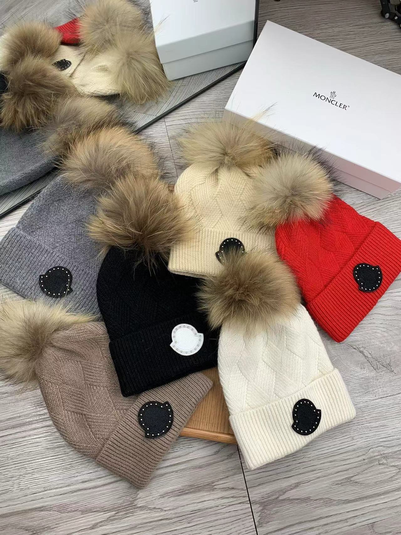 詳細な写真と価格については私に連絡してください。