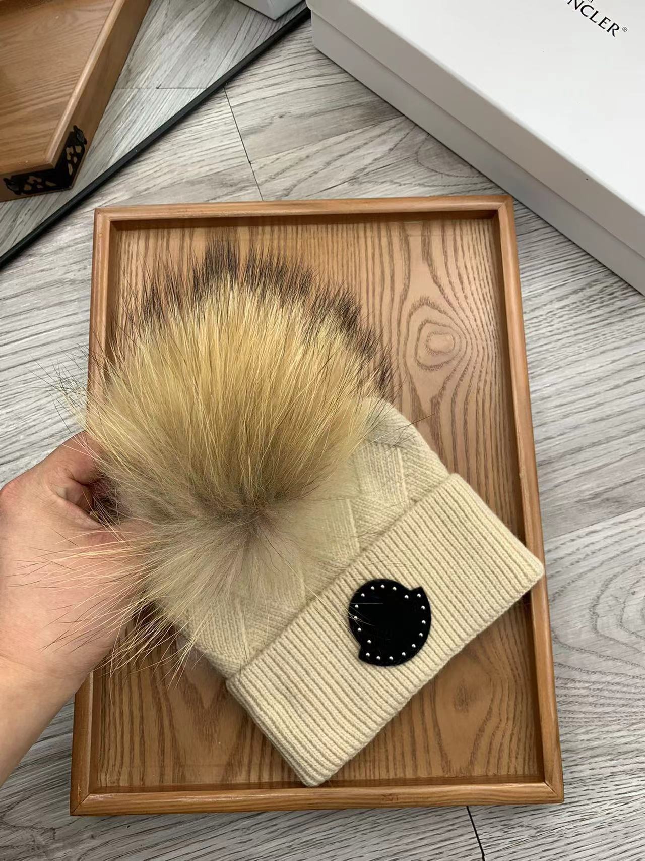 詳細な写真と価格については私に連絡してください。