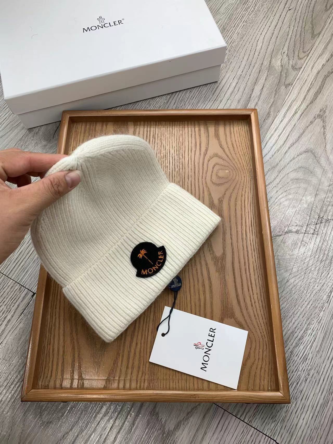 詳細な写真と価格については私に連絡してください。