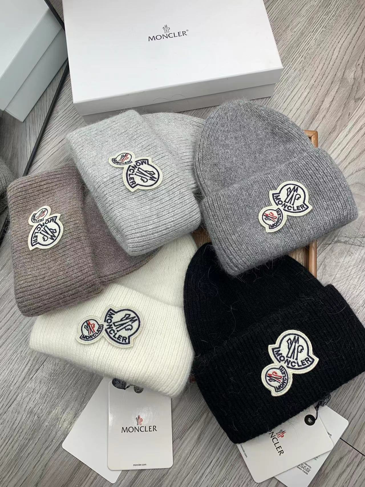 詳細な写真と価格については私に連絡してください。