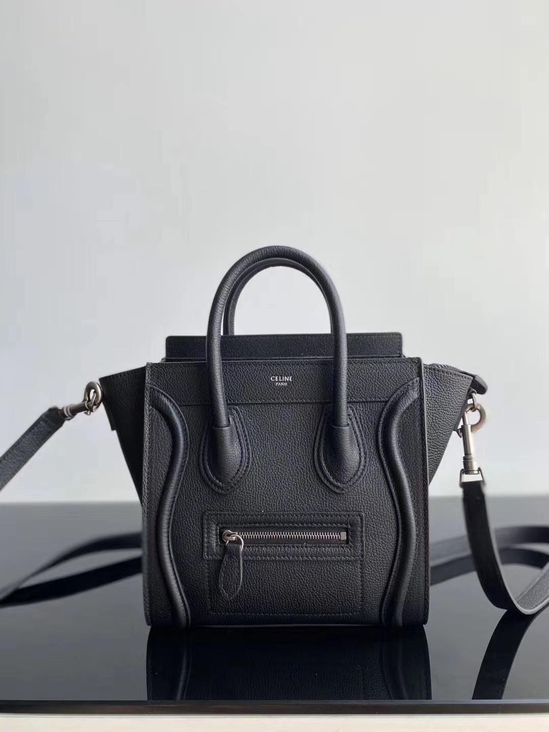 詳細な写真と価格については私に連絡してください。