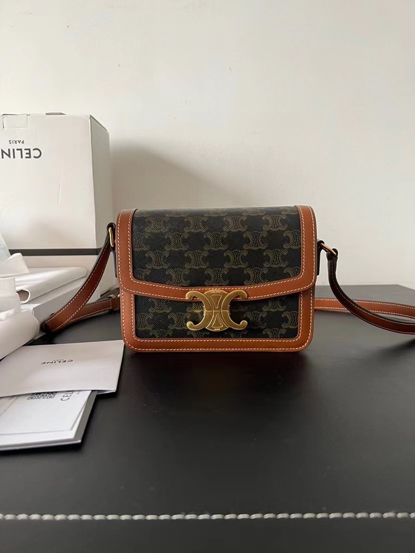 詳細な写真と価格については私に連絡してください。