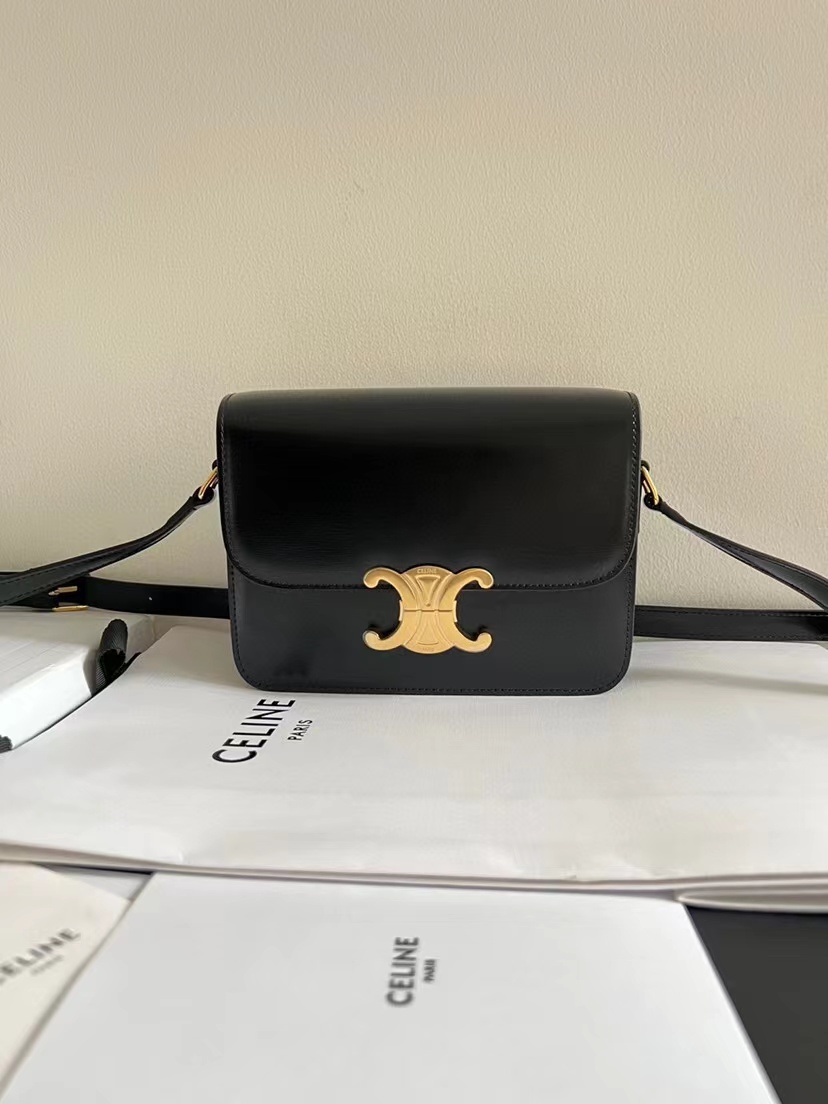 詳細な写真と価格については私に連絡してください。