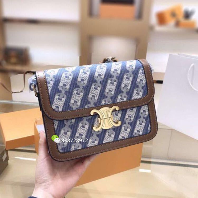 詳細な写真と価格については私に連絡してください