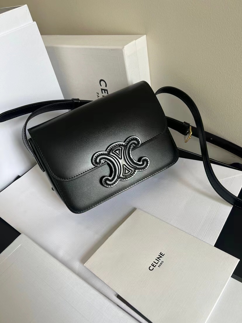 詳細な写真と価格については私に連絡してください。