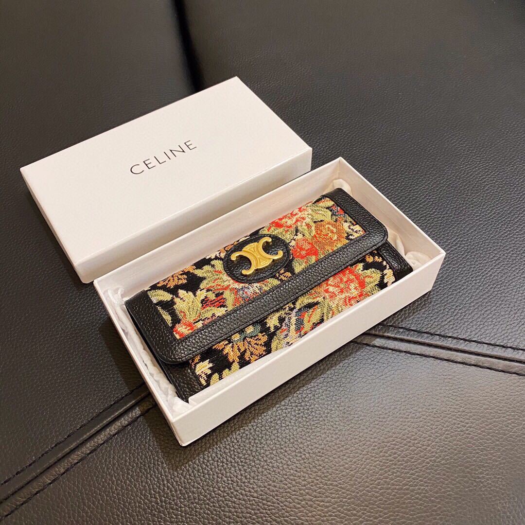 詳細な写真と価格については私に連絡してください