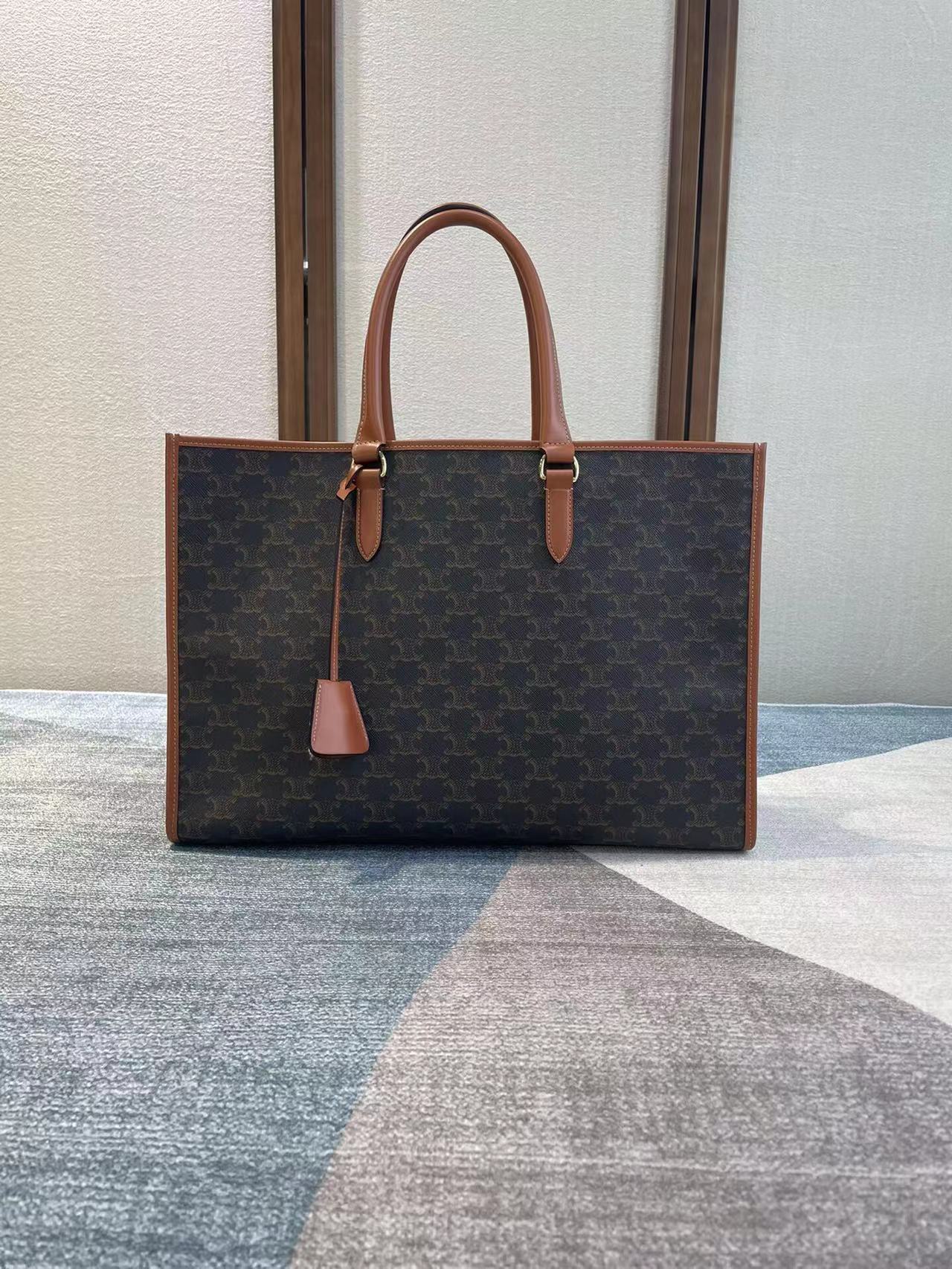 詳細な写真と価格については私に連絡してください。