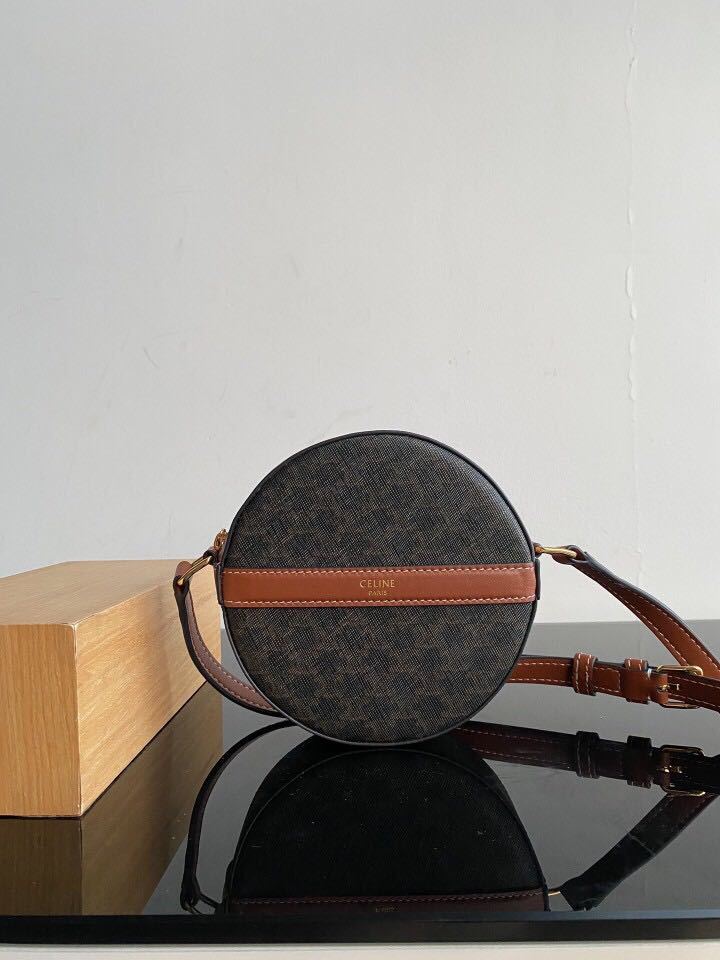 詳細な写真と価格については私に連絡してください