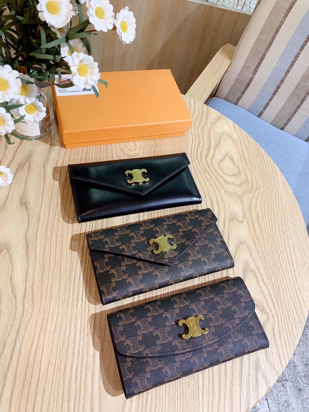 詳細な写真と価格については私に連絡してください