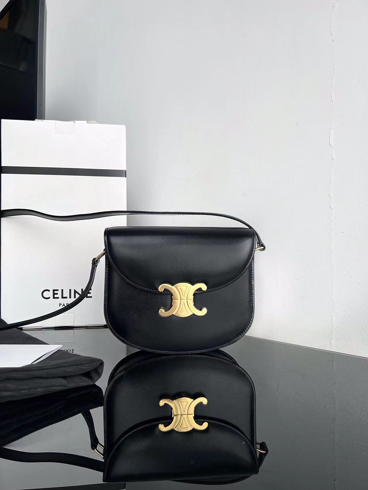 詳細な写真と価格については私に連絡してください。