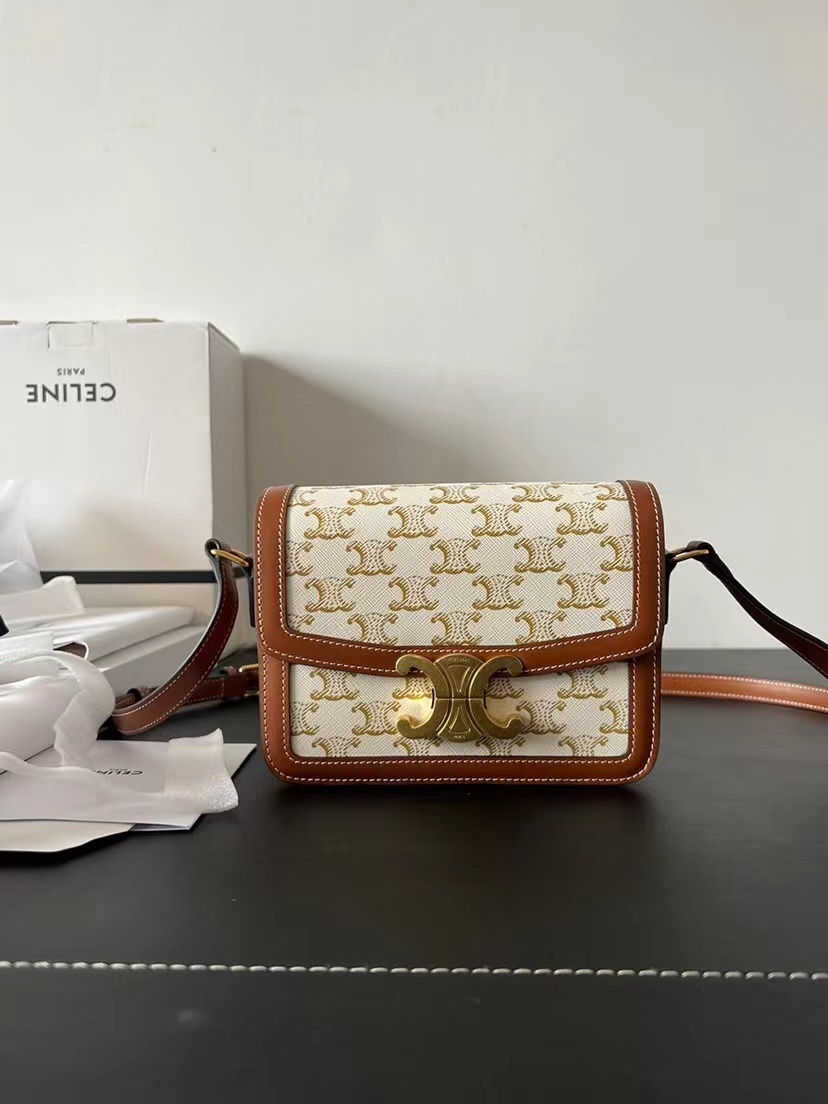 詳細な写真と価格については私に連絡してください。