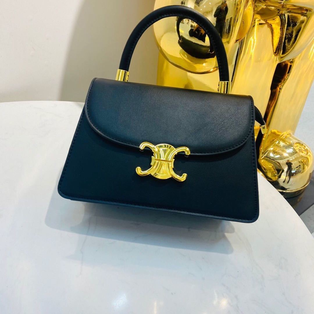 詳細な写真と価格については私に連絡してください