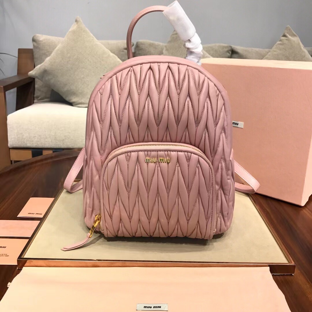 詳細な写真と価格については私に連絡してください