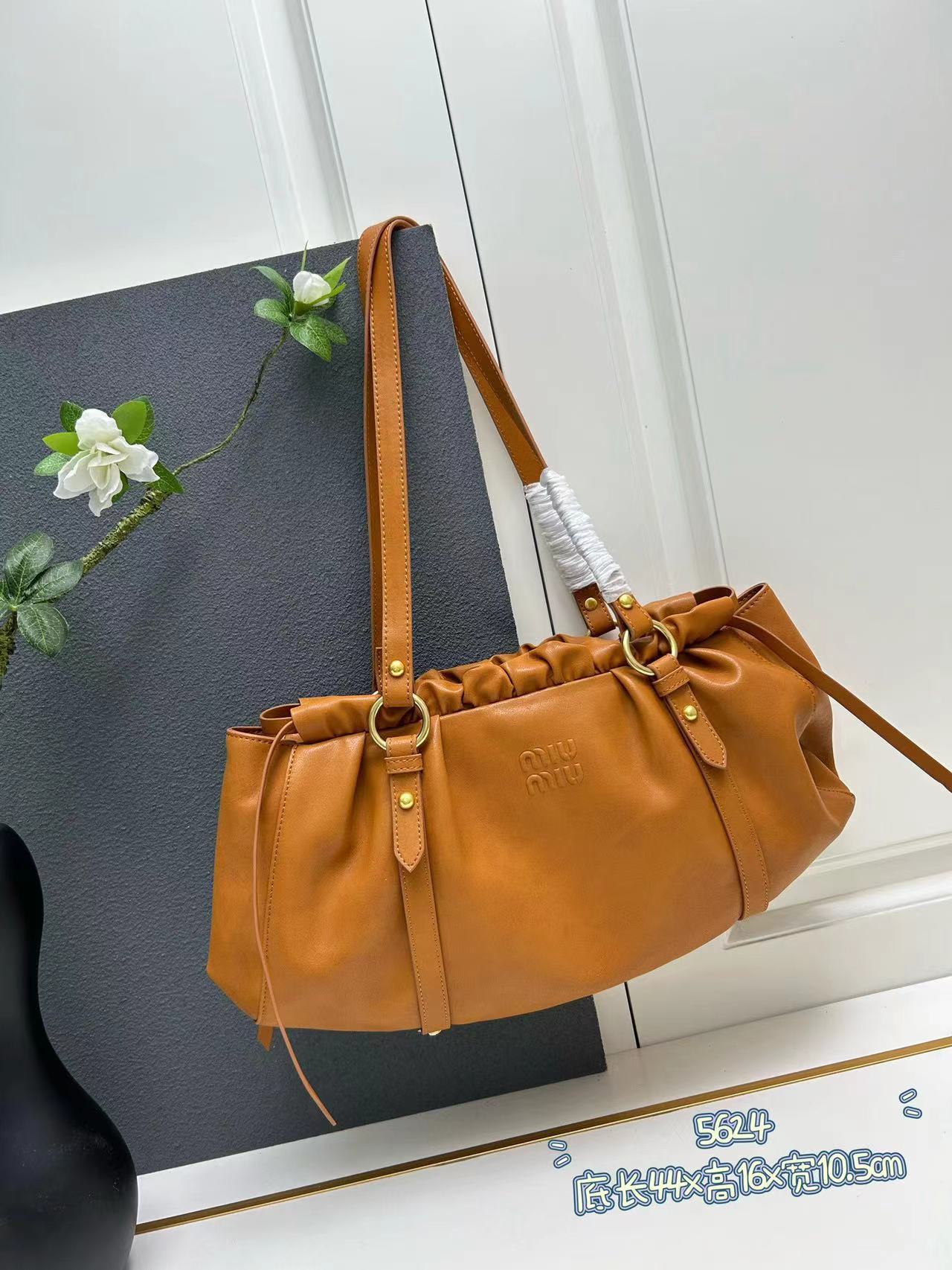 詳細な写真と価格については私に連絡してください