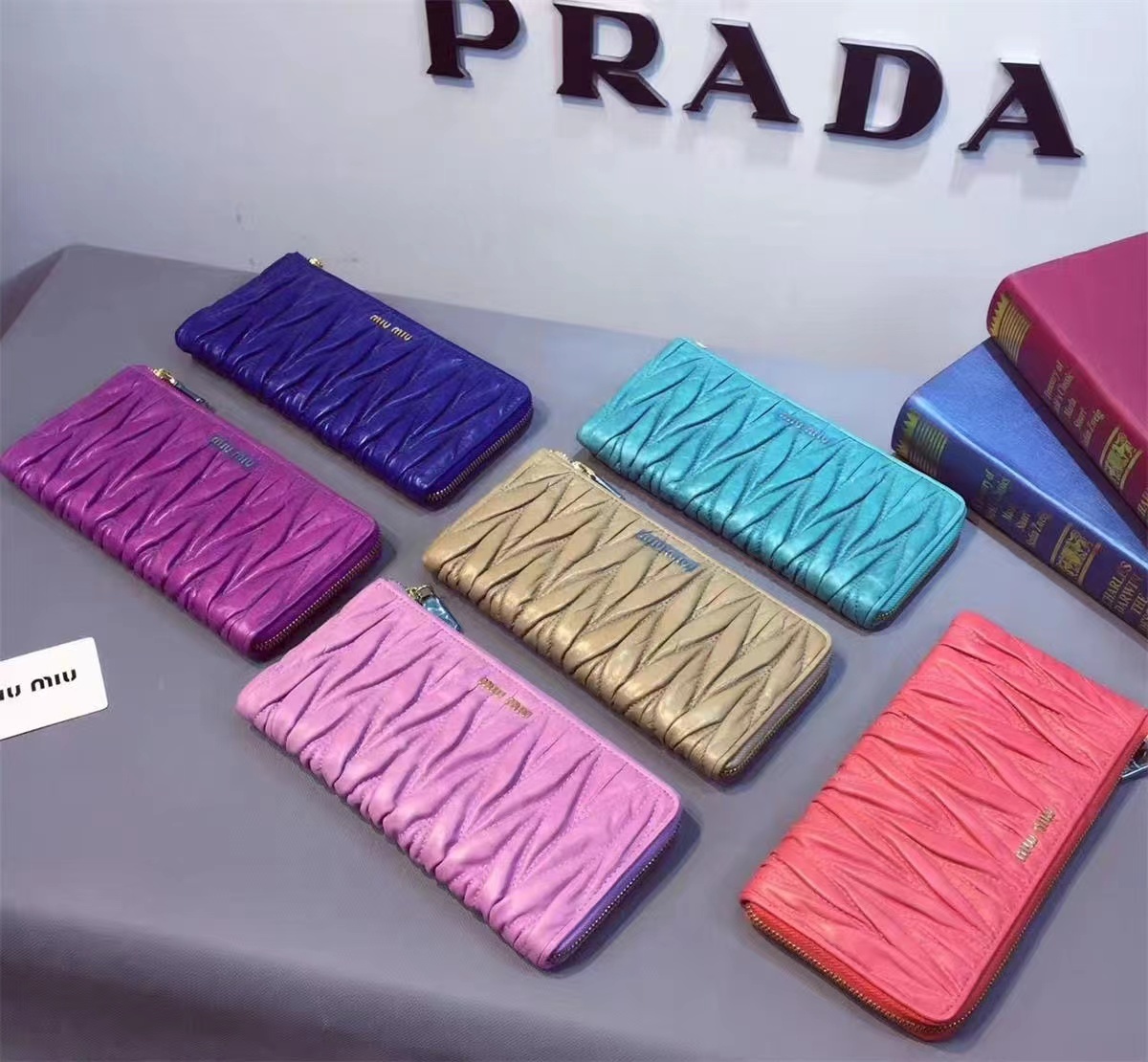 詳細な写真と価格については私に連絡してください