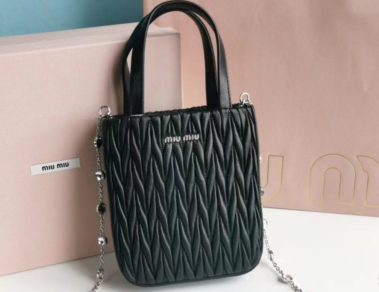 詳細な写真と価格については私に連絡してください