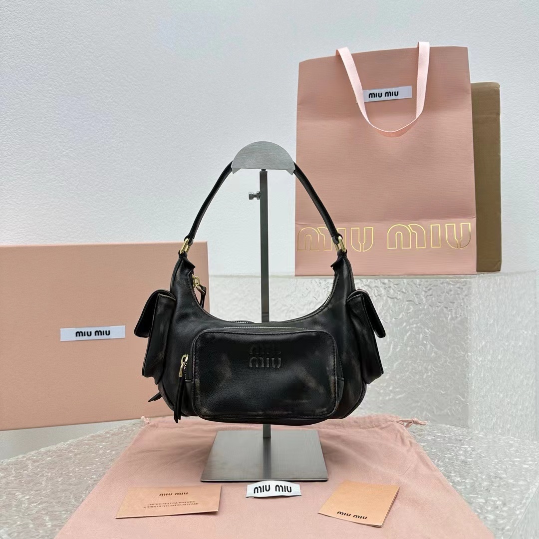 詳細な写真と価格については私に連絡してください