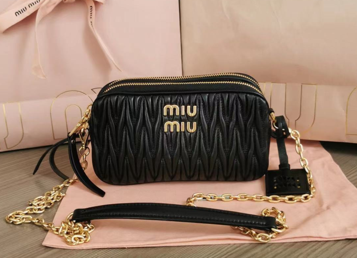 詳細な写真と価格については私に連絡してください