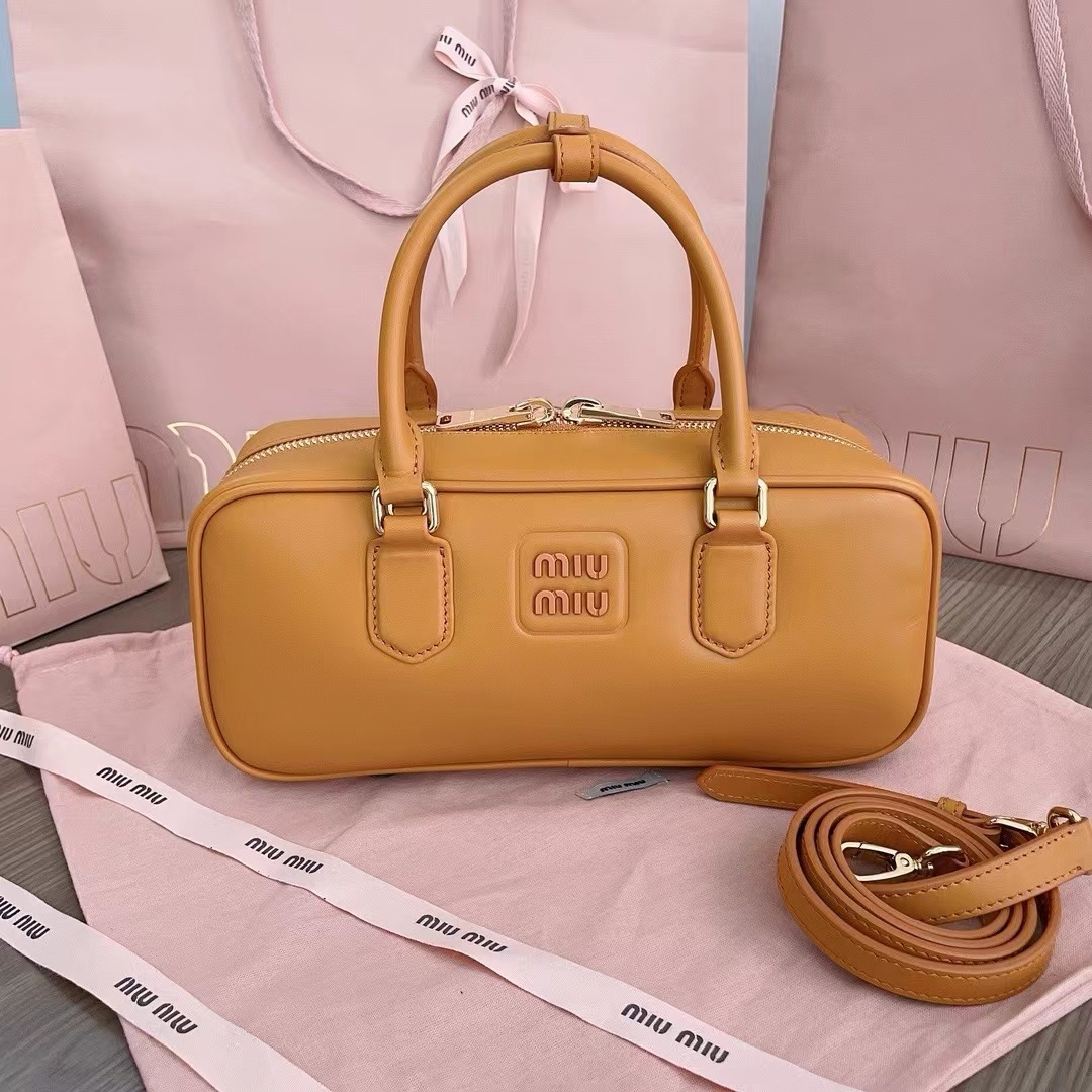 詳細な写真と価格については私に連絡してください