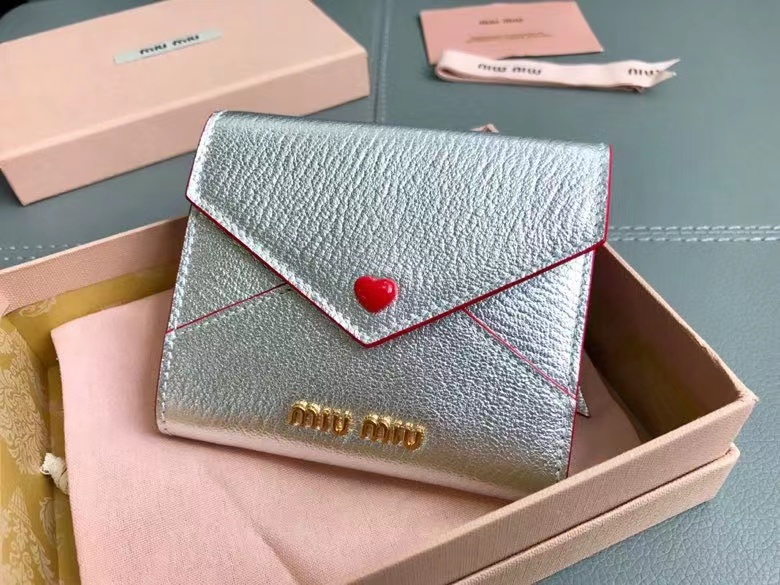 詳細な写真と価格については私に連絡してください