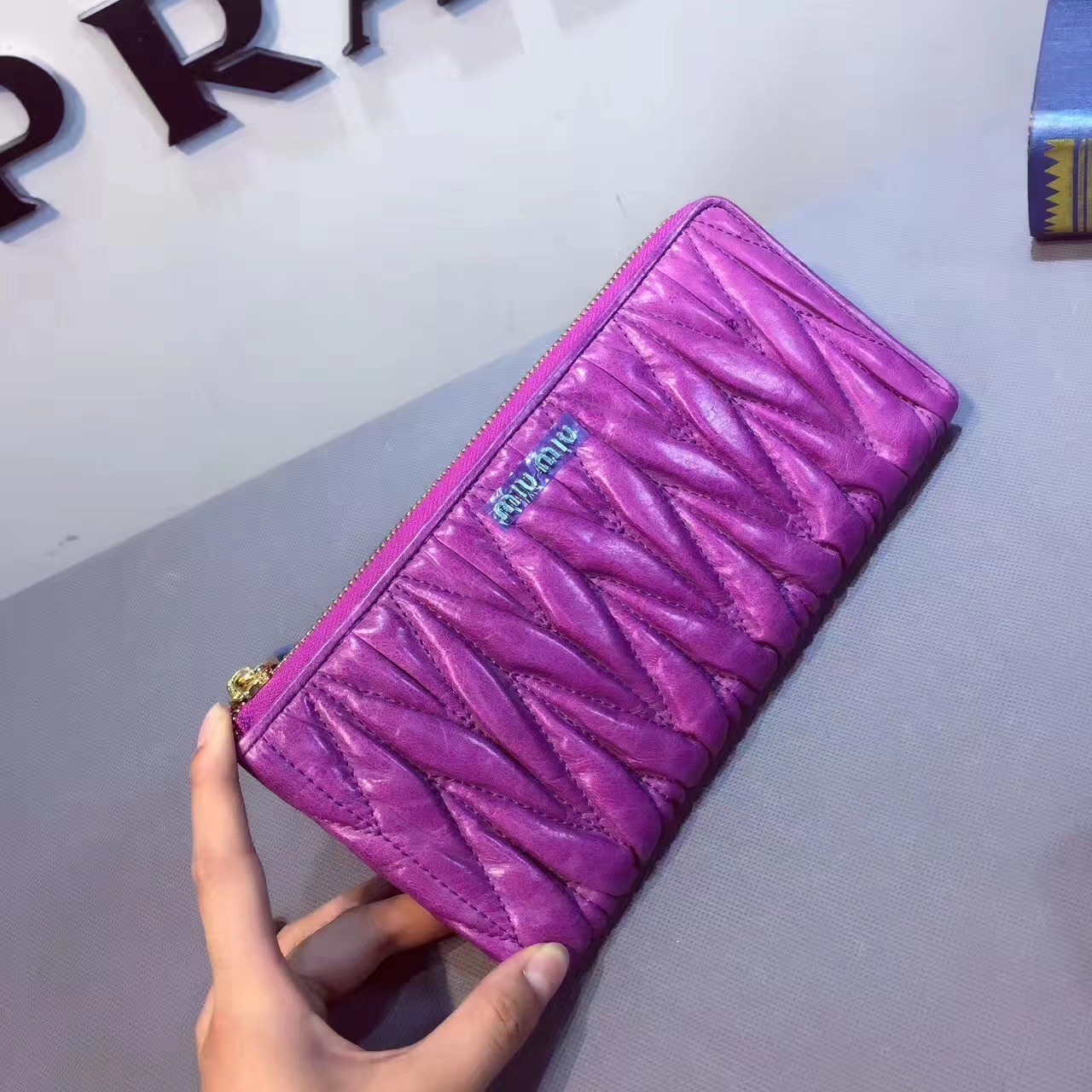 詳細な写真と価格については私に連絡してください