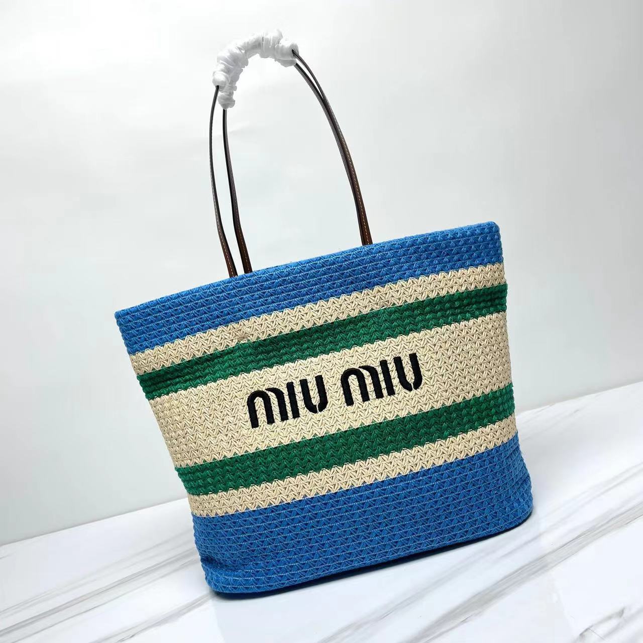 詳細な写真と価格については私に連絡してください