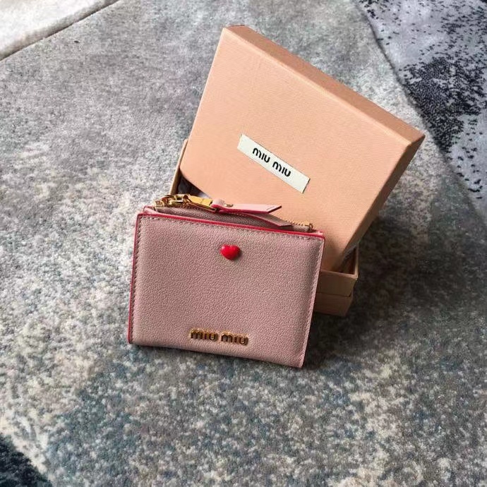 詳細な写真と価格については私に連絡してください