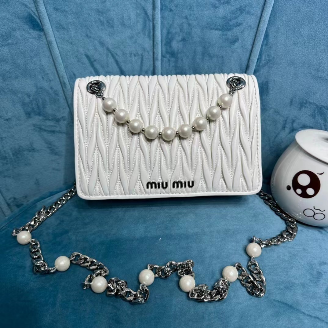 詳細な写真と価格については私に連絡してください