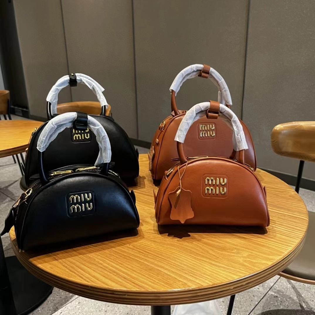 詳細な写真と価格については私に連絡してください