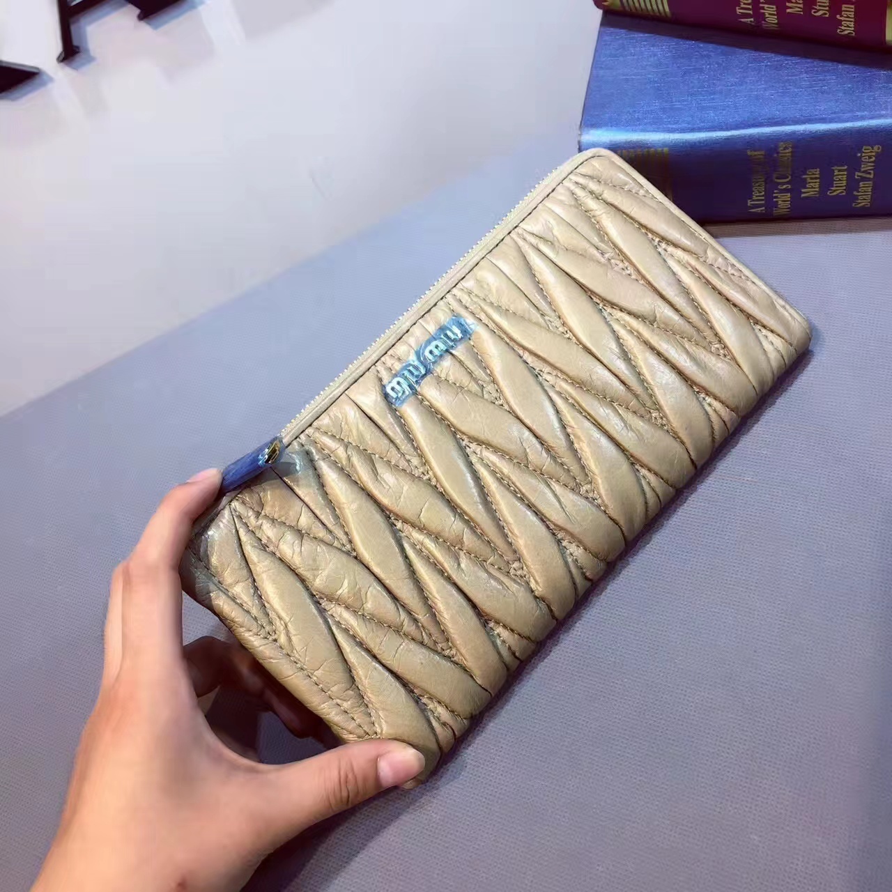 詳細な写真と価格については私に連絡してください