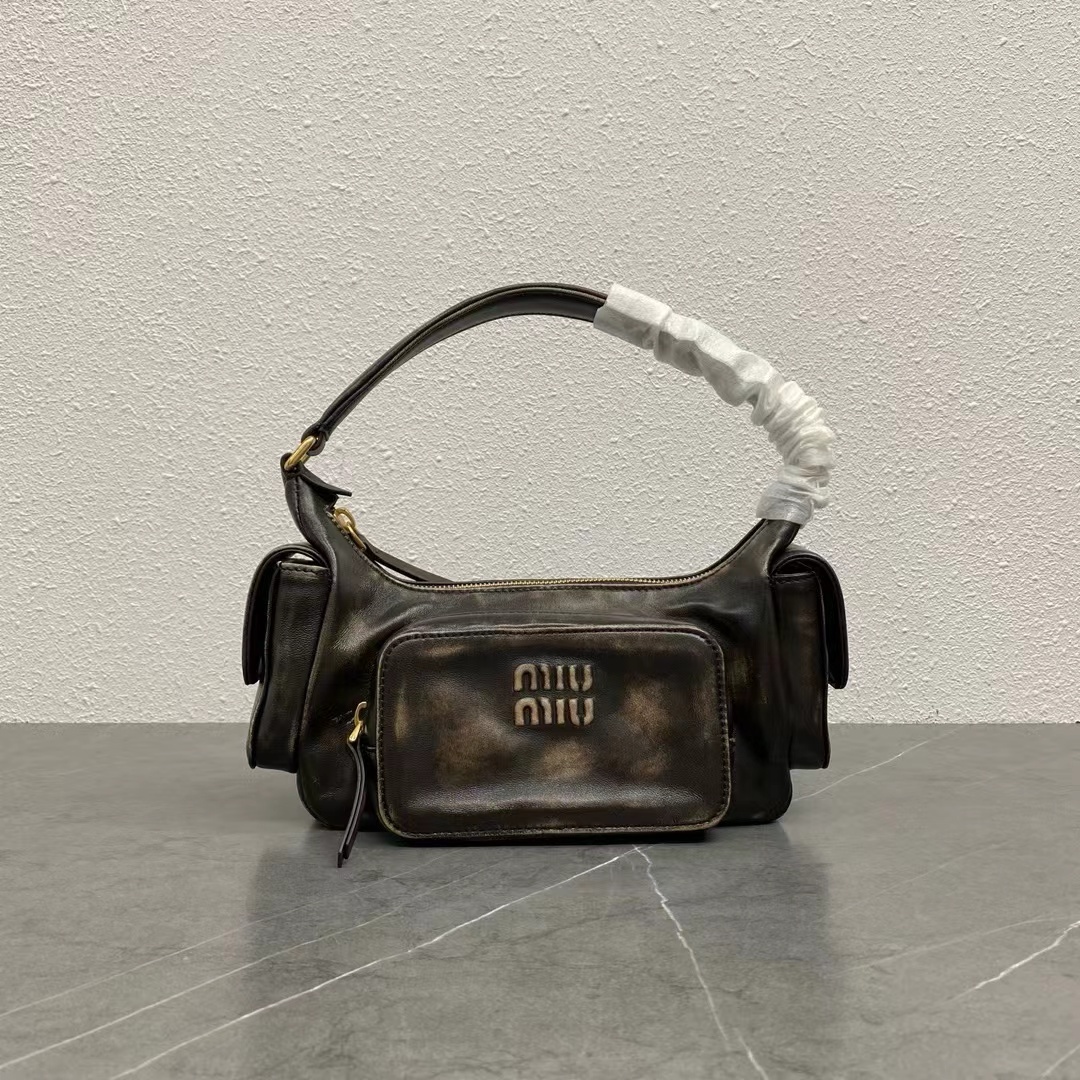 詳細な写真と価格については私に連絡してください