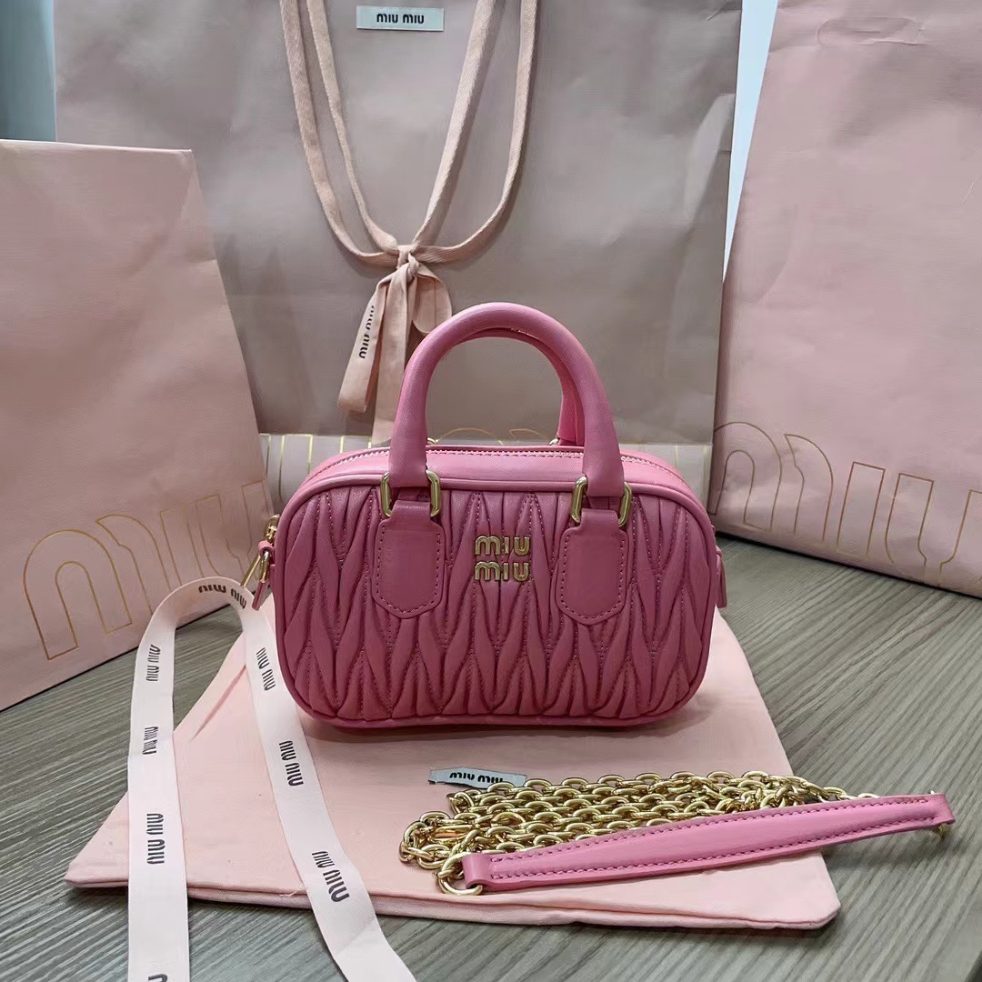 詳細な写真と価格については私に連絡してください