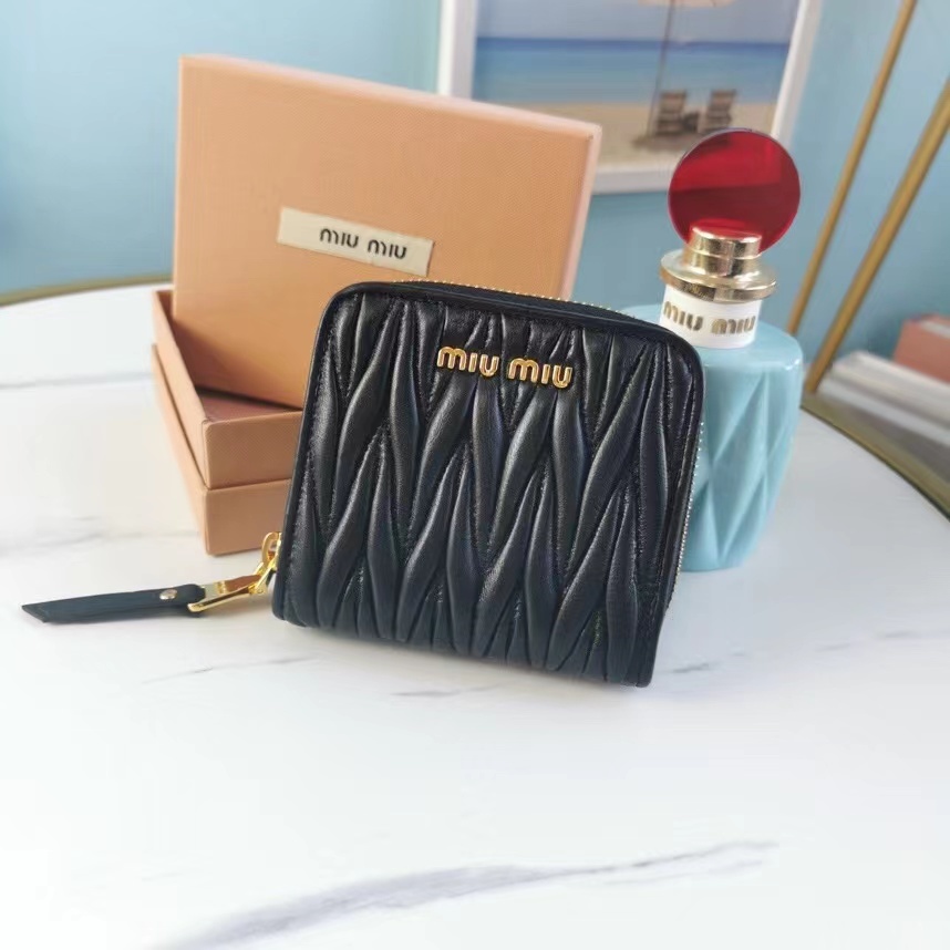 詳細な写真と価格については私に連絡してください