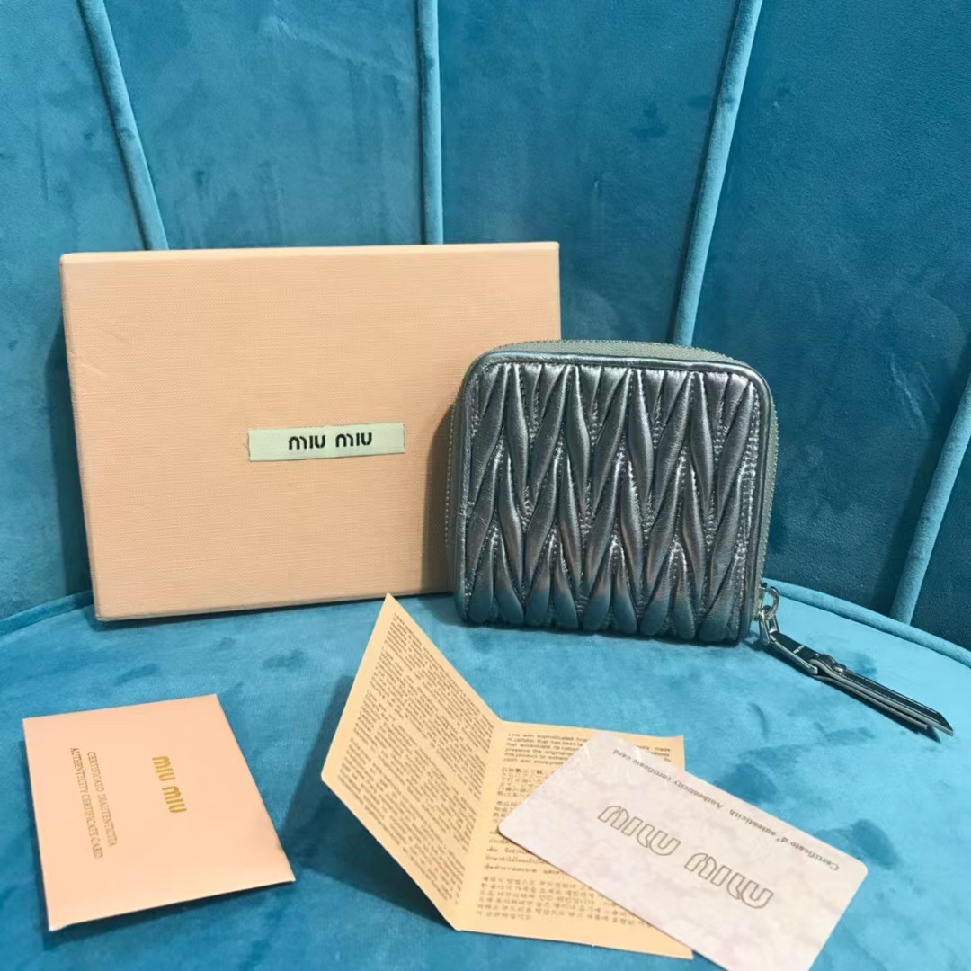 詳細な写真と価格については私に連絡してください