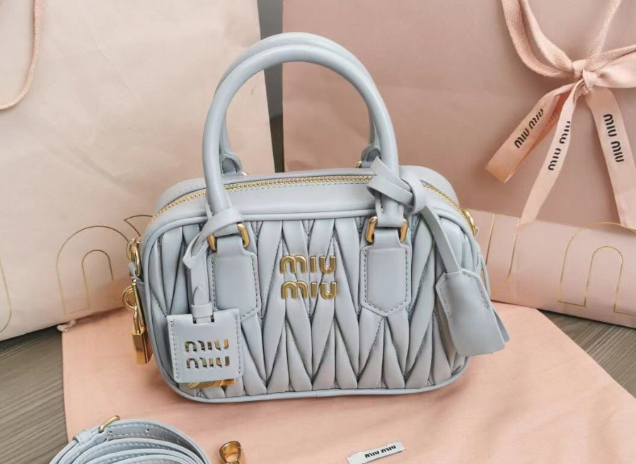 詳細な写真と価格については私に連絡してください