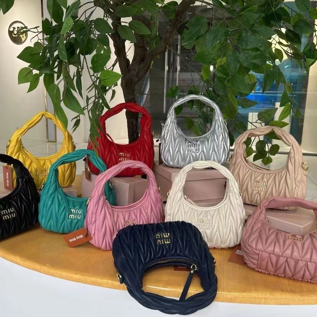 詳細な写真と価格については私に連絡してください