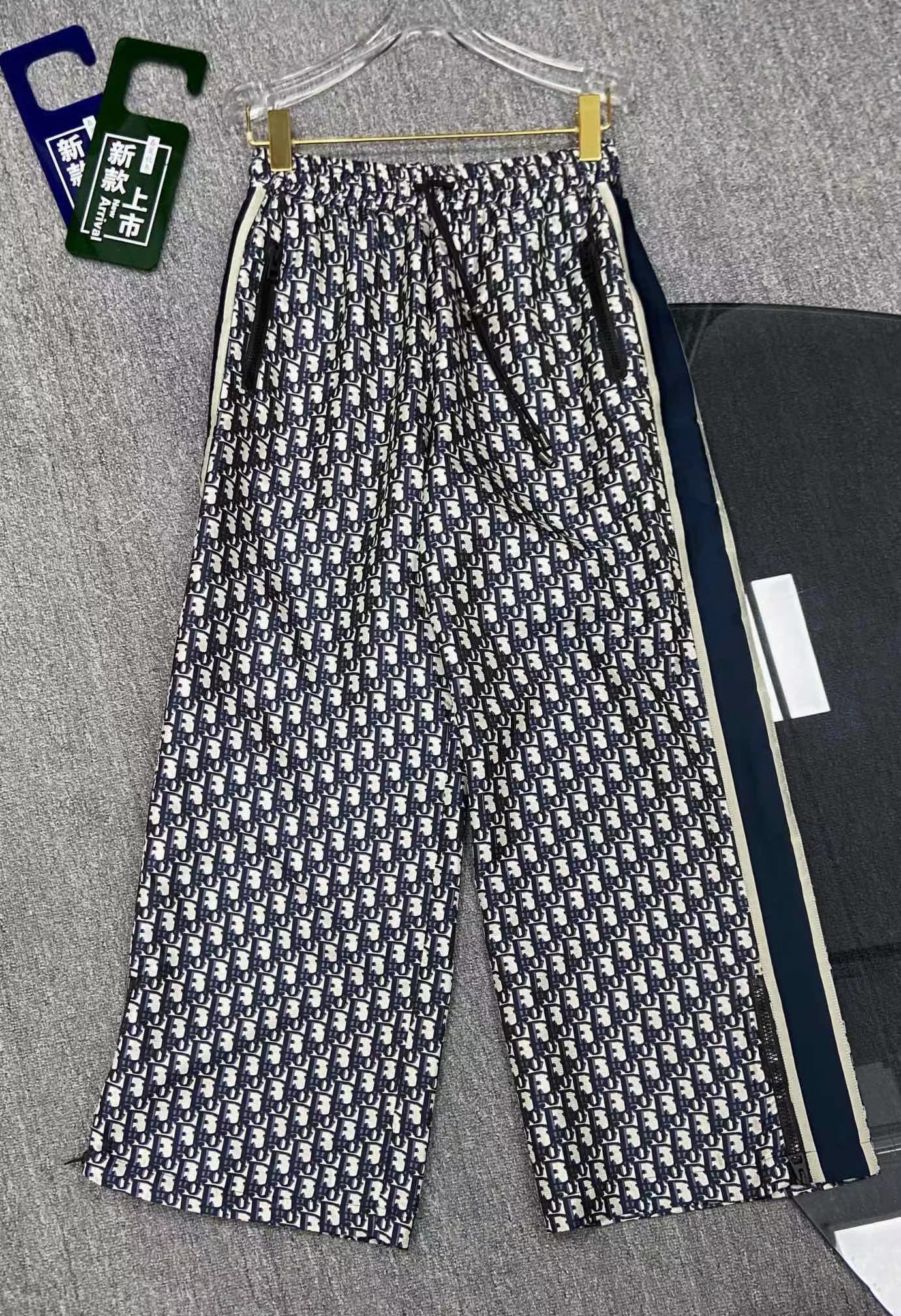 詳細な写真と価格については私に連絡してください。