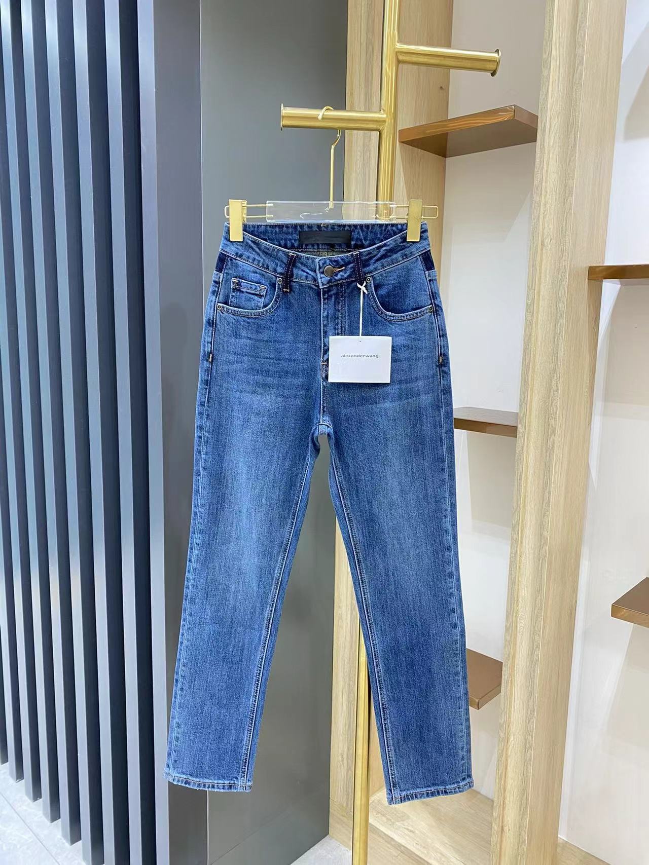 詳細な写真と価格については私に連絡してください。