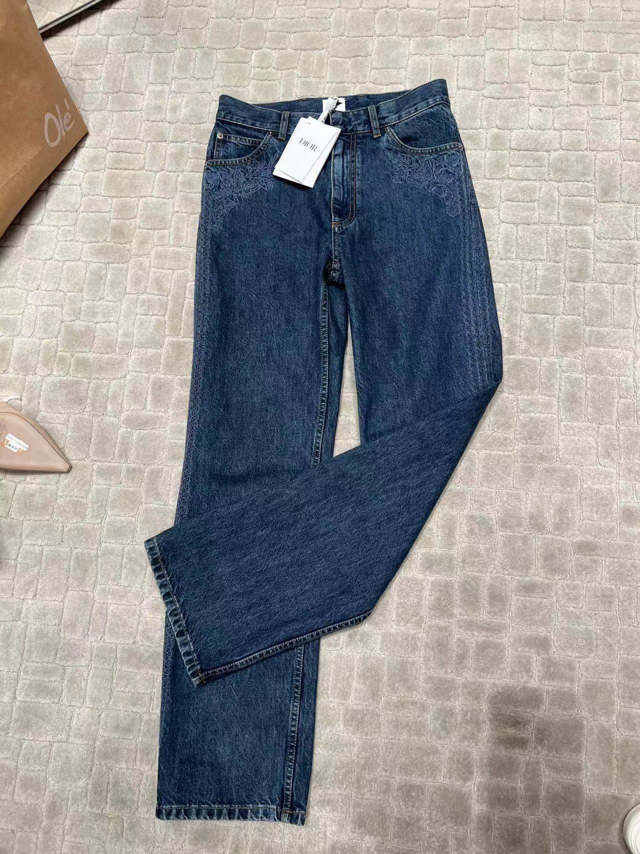 詳細な写真と価格については私に連絡してください。