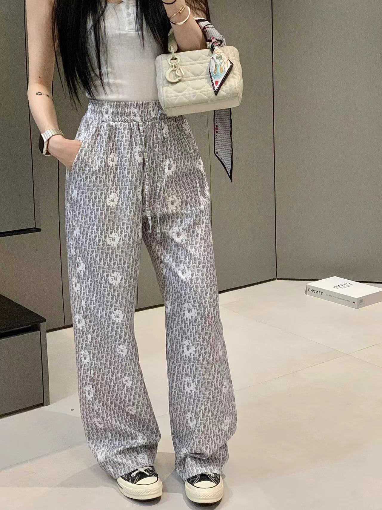 詳細な写真と価格については私に連絡してください。