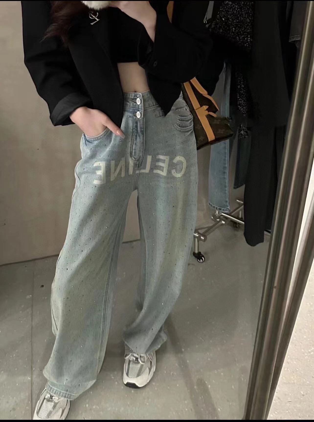 詳細な写真と価格については私に連絡してください。