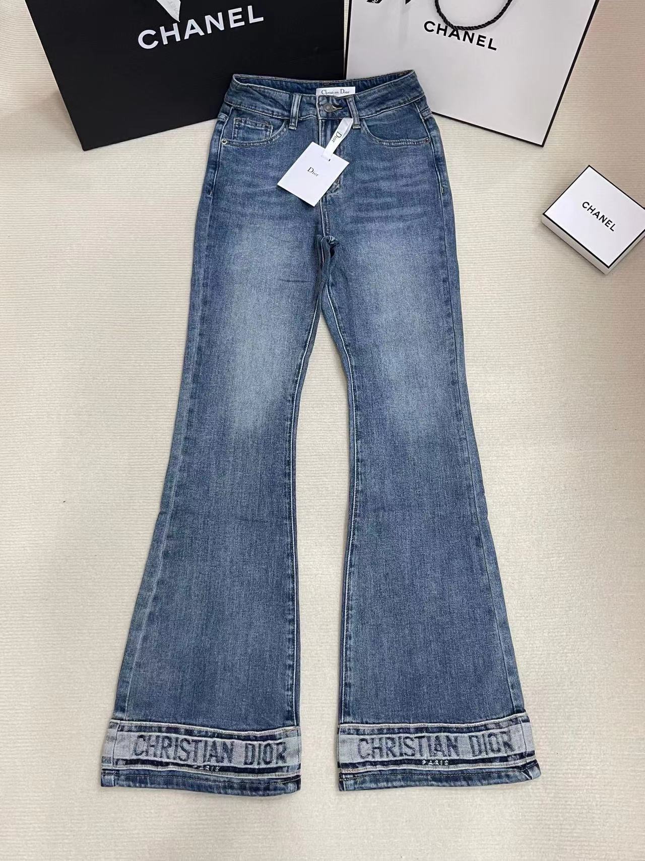 詳細な写真と価格については私に連絡してください。