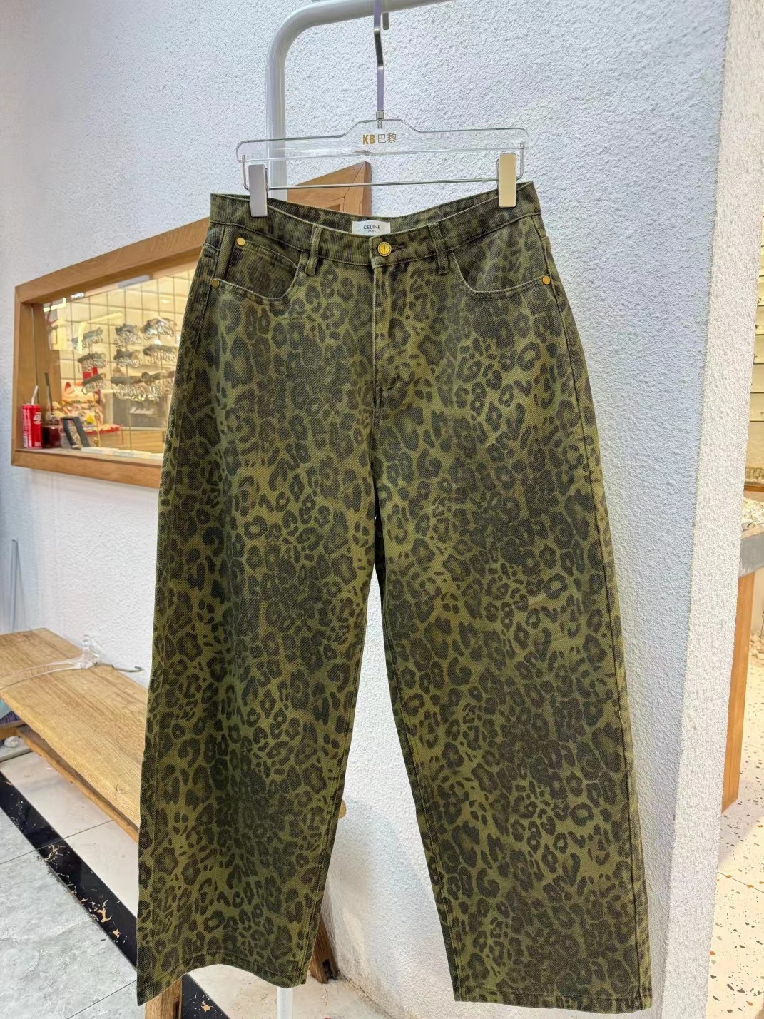 詳細な写真と価格については私に連絡してください。